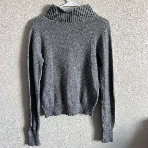 Brandy Melville Turtleneck Sweatshirt - Picture 7 of 8